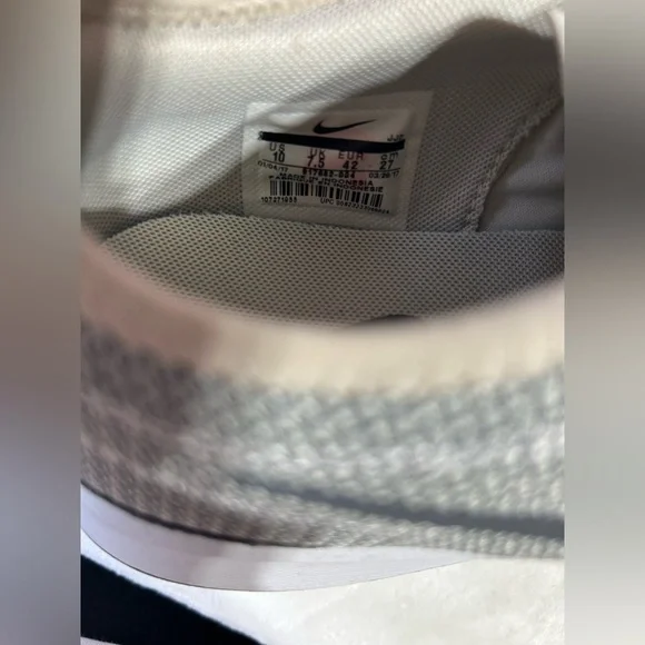 Women’s Nike Dualtone Racer - Picture 6 of 6